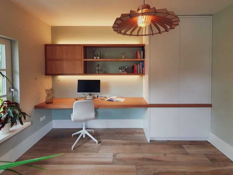 Maatwerk thuiskantoor met bureaublad en wandkast